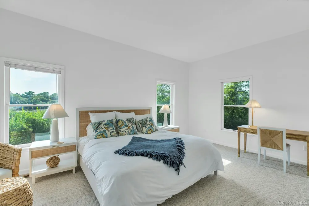 56 S Country Road Westhampton, NY 11977