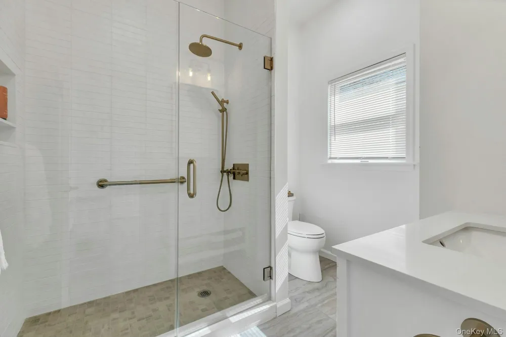 56 S Country Road Westhampton, NY 11977