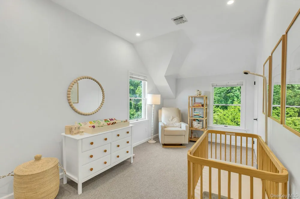 56 S Country Road Westhampton, NY 11977