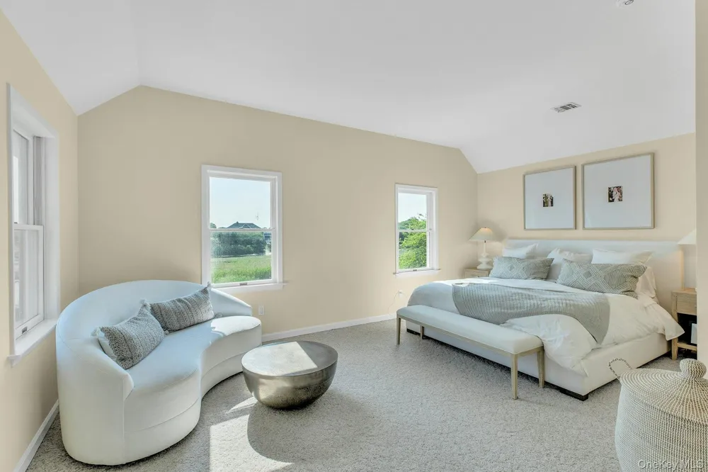 56 S Country Road Westhampton, NY 11977