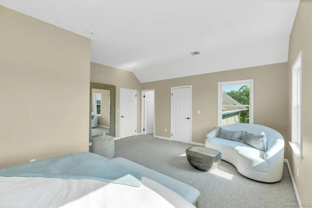 56 S Country Road Westhampton, NY 11977