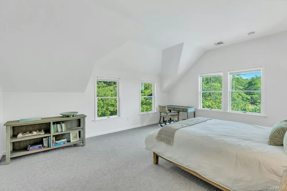 56 S Country Road Westhampton, NY 11977