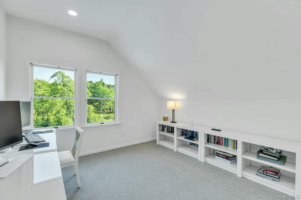 56 S Country Road Westhampton, NY 11977