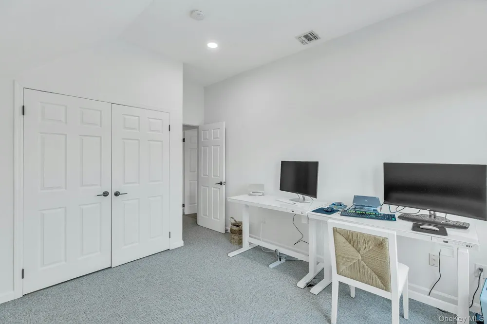 56 S Country Road Westhampton, NY 11977
