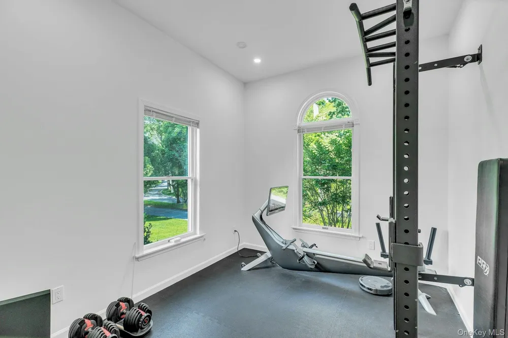 56 S Country Road Westhampton, NY 11977