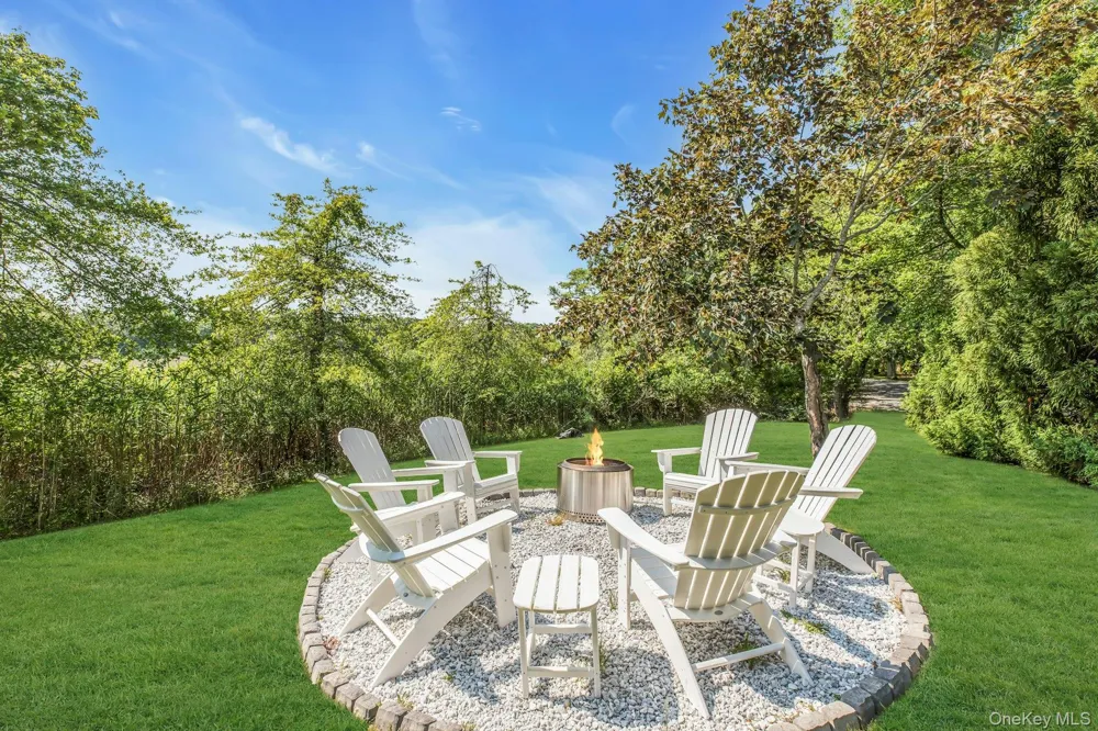 56 S Country Road Westhampton, NY 11977