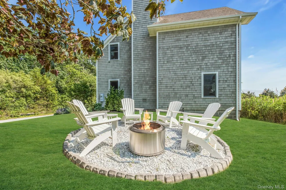 56 S Country Road Westhampton, NY 11977