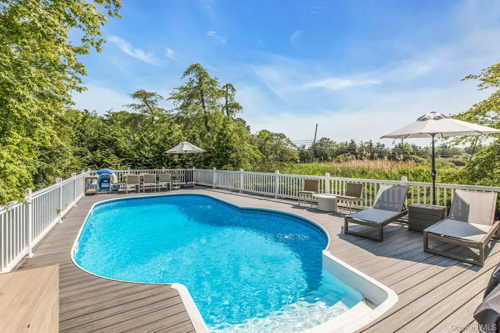 56 S Country Road Westhampton, NY 11977