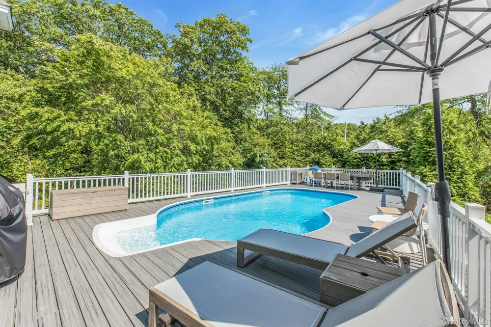 56 S Country Road Westhampton, NY 11977