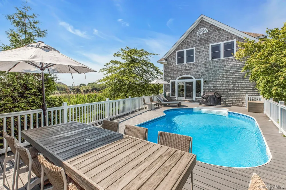 56 S Country Road Westhampton, NY 11977