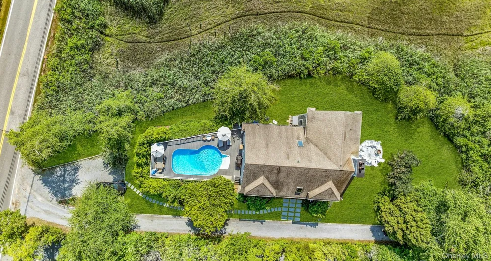 56 S Country Road Westhampton, NY 11977