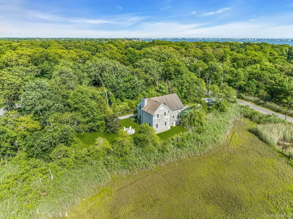 56 S Country Road Westhampton, NY 11977