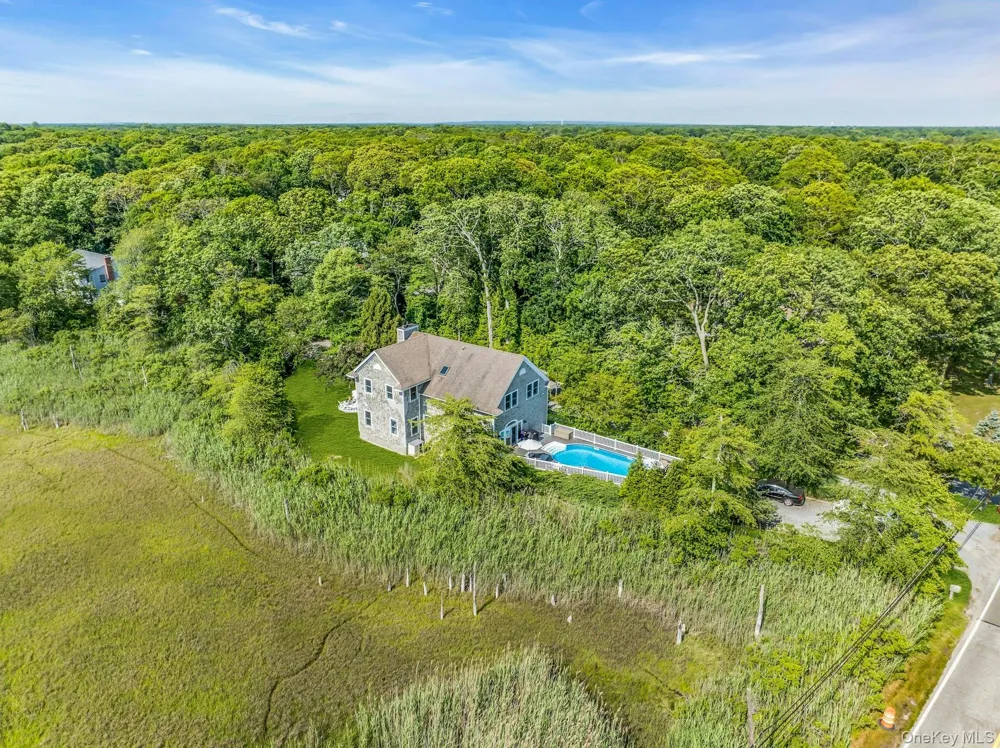 56 S Country Road Westhampton, NY 11977