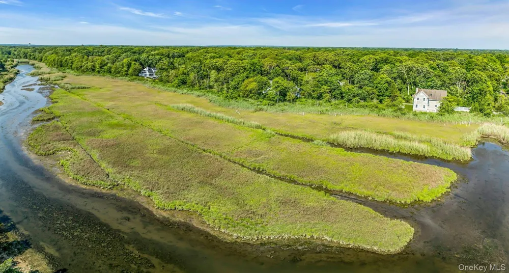 56 S Country Road Westhampton, NY 11977