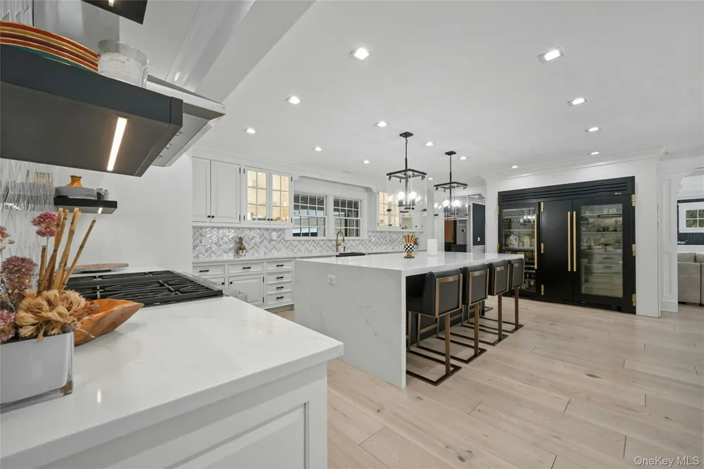 192 Burtis Lane Muttontown, NY 11791