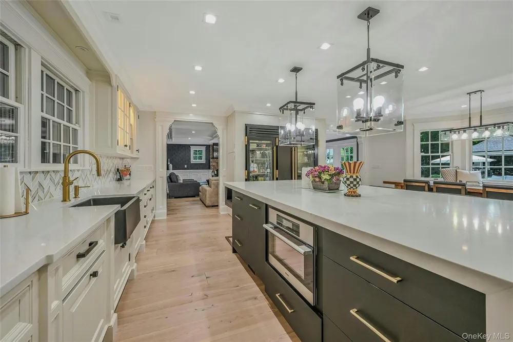 192 Burtis Lane Muttontown, NY 11791