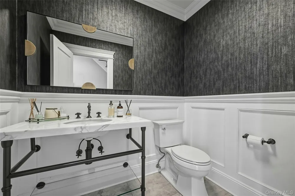 192 Burtis Lane Muttontown, NY 11791