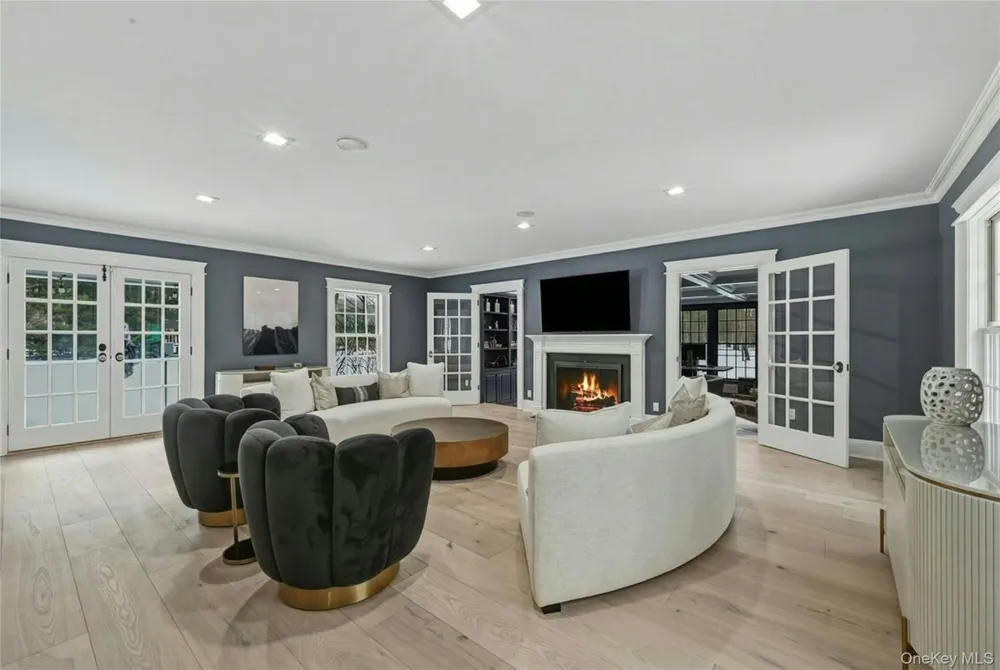 192 Burtis Lane Muttontown, NY 11791