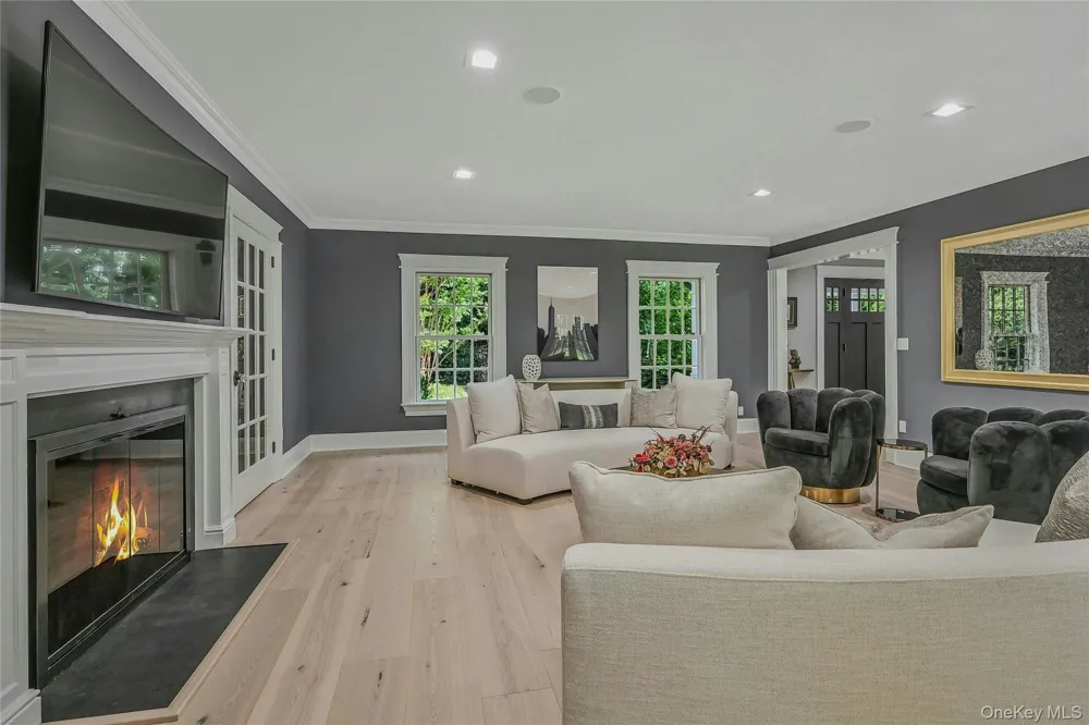 192 Burtis Lane Muttontown, NY 11791