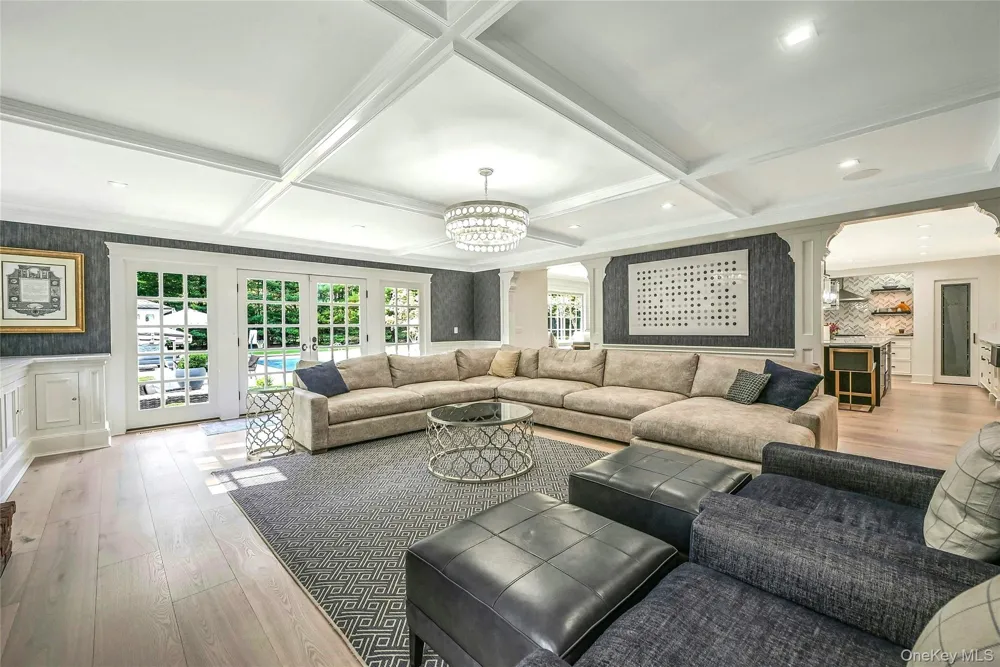 192 Burtis Lane Muttontown, NY 11791