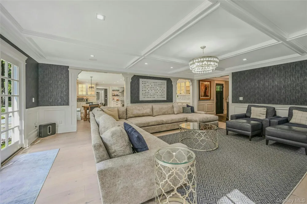 192 Burtis Lane Muttontown, NY 11791