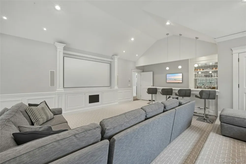 192 Burtis Lane Muttontown, NY 11791