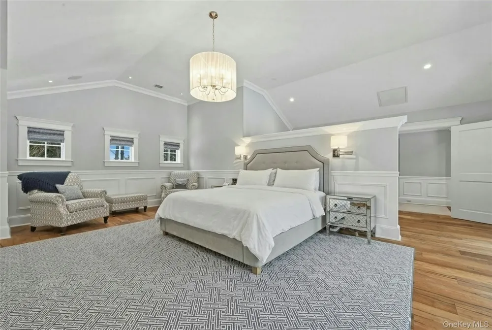 192 Burtis Lane Muttontown, NY 11791