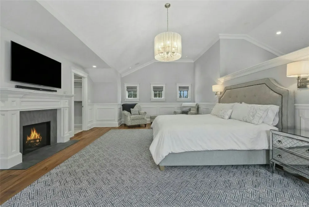 192 Burtis Lane Muttontown, NY 11791