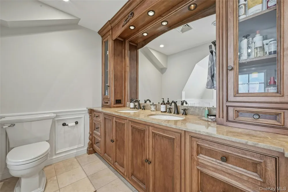 192 Burtis Lane Muttontown, NY 11791