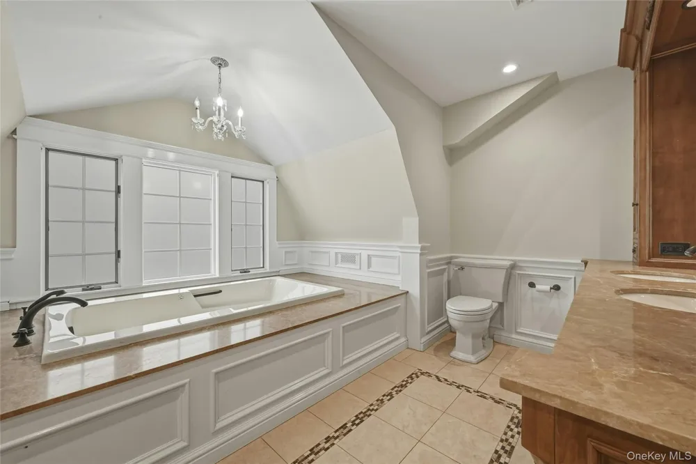 192 Burtis Lane Muttontown, NY 11791