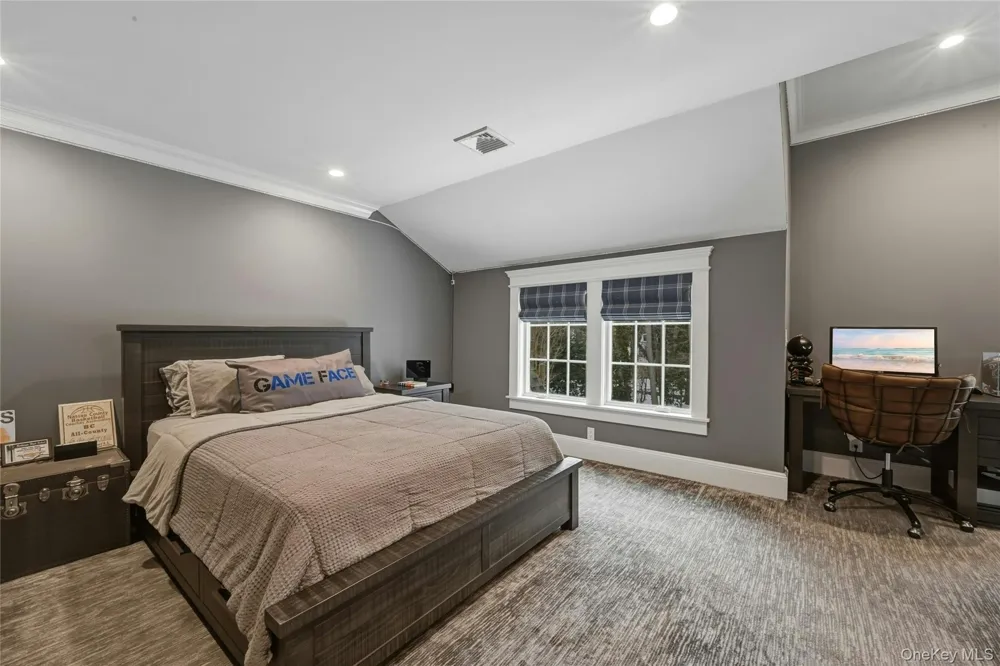 192 Burtis Lane Muttontown, NY 11791