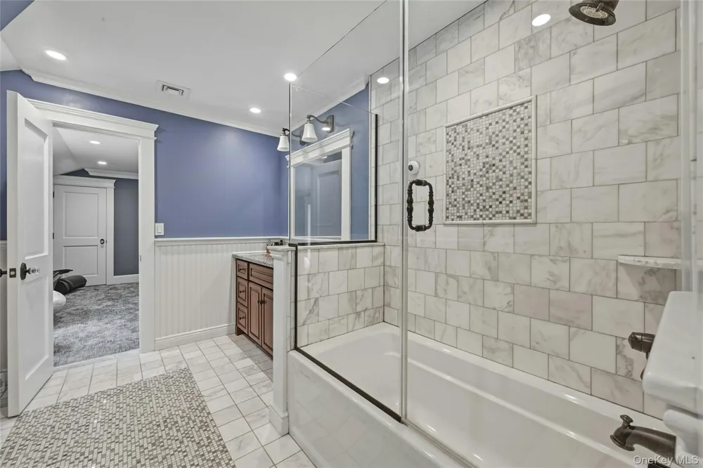 192 Burtis Lane Muttontown, NY 11791