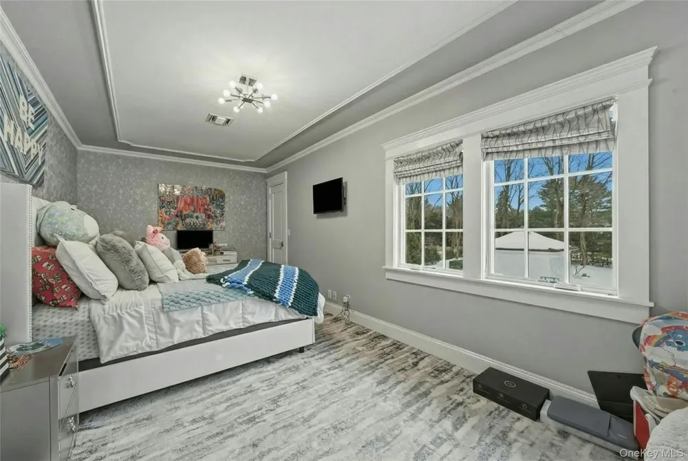 192 Burtis Lane Muttontown, NY 11791