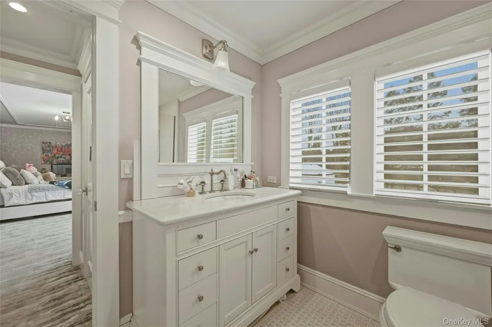 192 Burtis Lane Muttontown, NY 11791