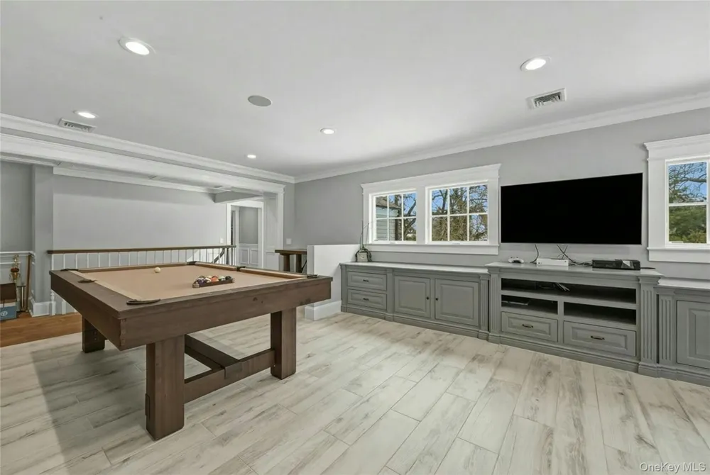 192 Burtis Lane Muttontown, NY 11791