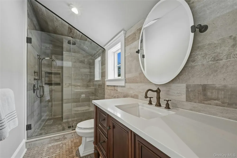 192 Burtis Lane Muttontown, NY 11791