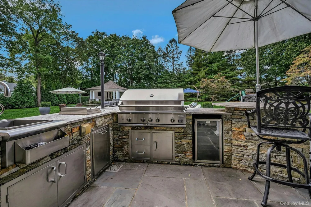 192 Burtis Lane Muttontown, NY 11791