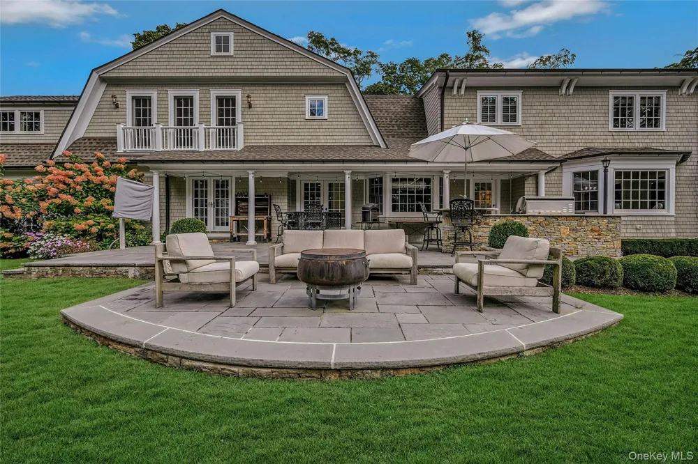 192 Burtis Lane Muttontown, NY 11791