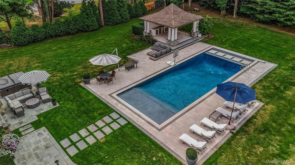 192 Burtis Lane Muttontown, NY 11791