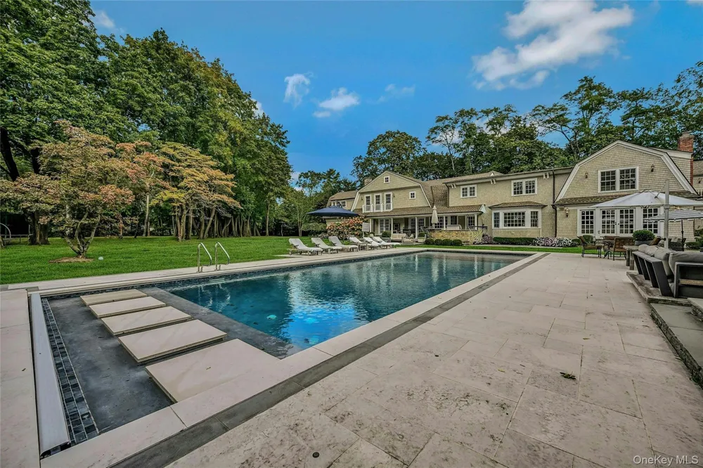 192 Burtis Lane Muttontown, NY 11791