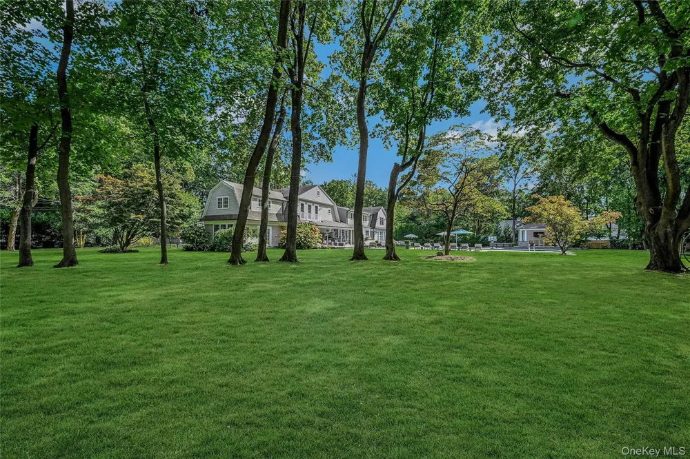 192 Burtis Lane Muttontown, NY 11791