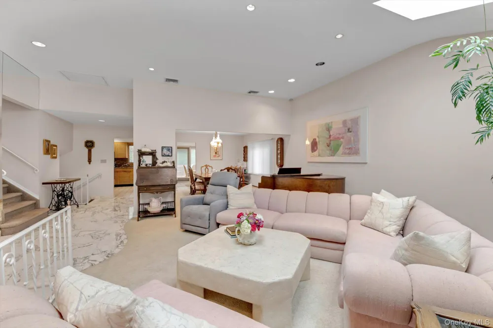 189 Regent Drive Lido Beach, NY 11561