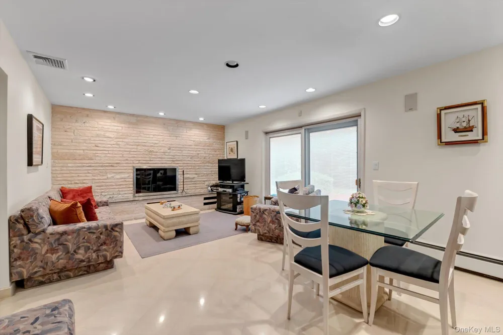 189 Regent Drive Lido Beach, NY 11561