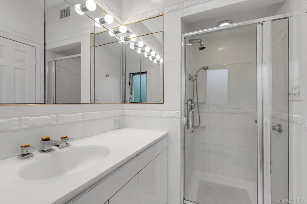 189 Regent Drive Lido Beach, NY 11561