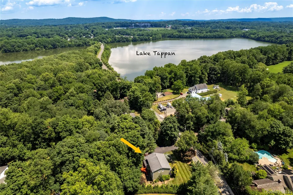 12 Sickletown Road Pearl River, NY 10965