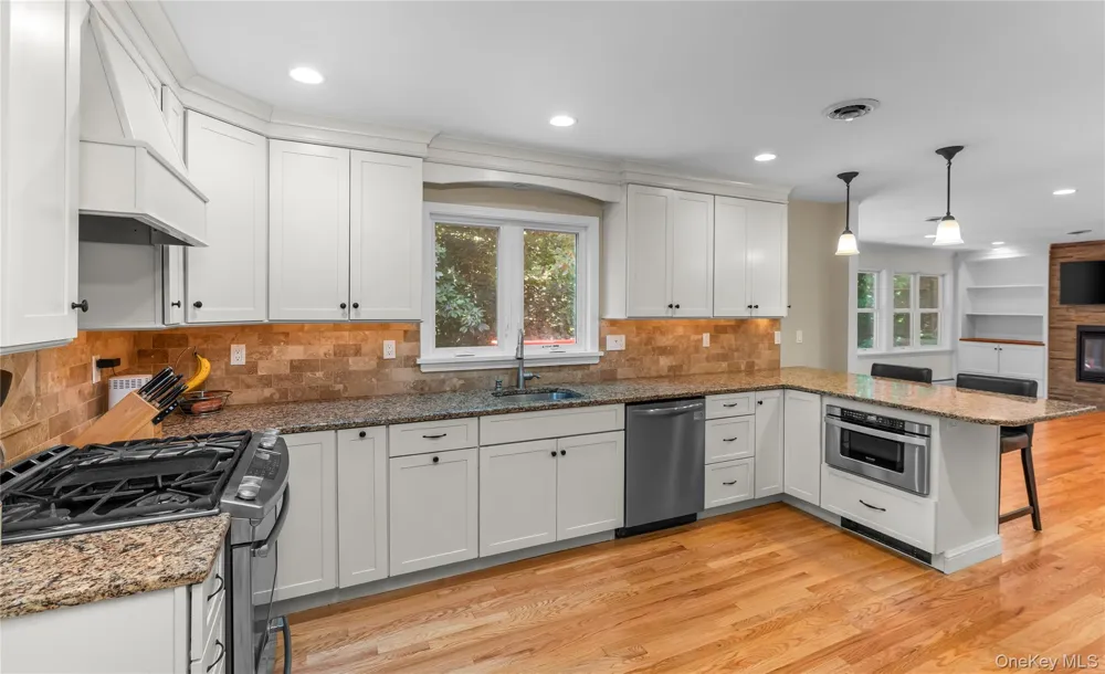 12 Sickletown Road Pearl River, NY 10965