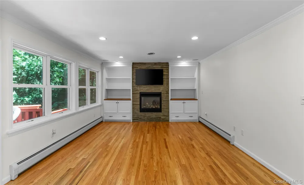 12 Sickletown Road Pearl River, NY 10965