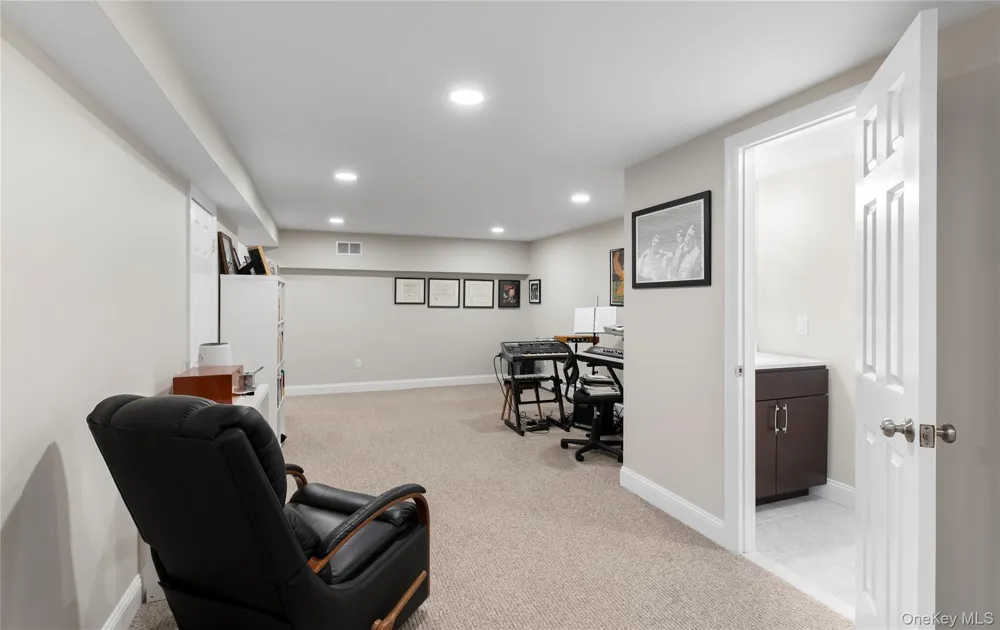 12 Sickletown Road Pearl River, NY 10965