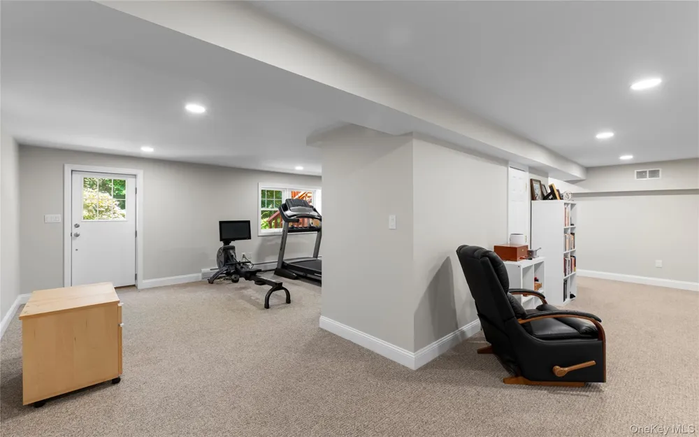 12 Sickletown Road Pearl River, NY 10965