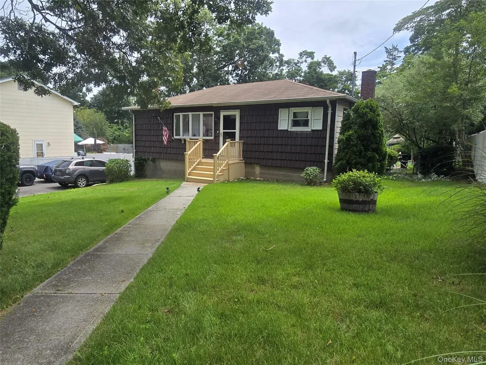 20 Birch Avenue Farmingville, NY 11738